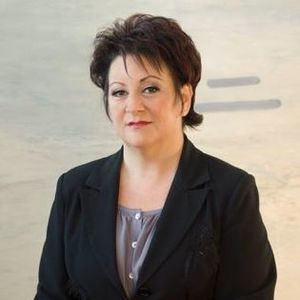 Meet your Posher, Loraine